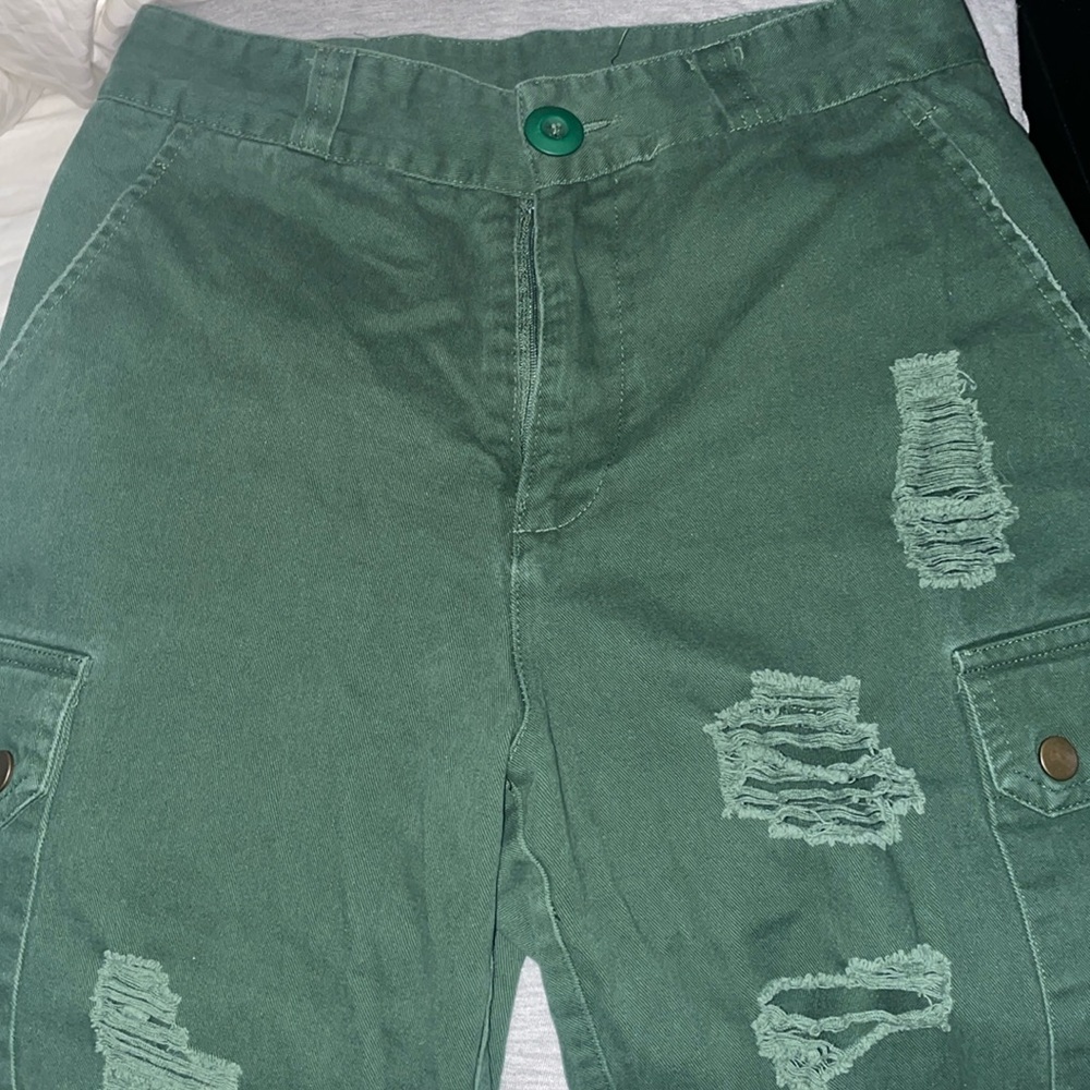 Cropped army green pants